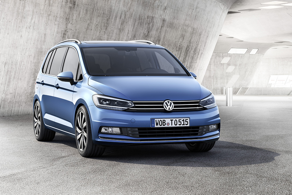 Новый Volkswagen Touran уже в Украине: названы цены и комплектации
