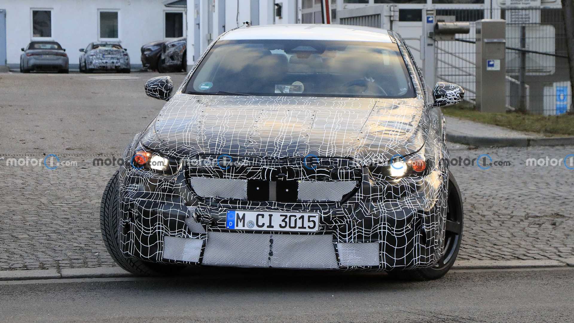 BMW тестирует гибридный M5 следующего поколения