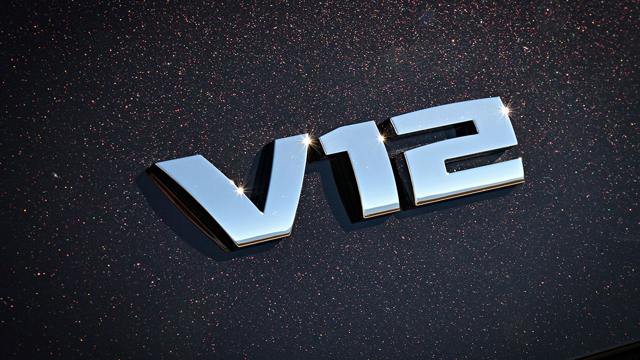 BMW объявила о прекращении выпуска двигателей V12