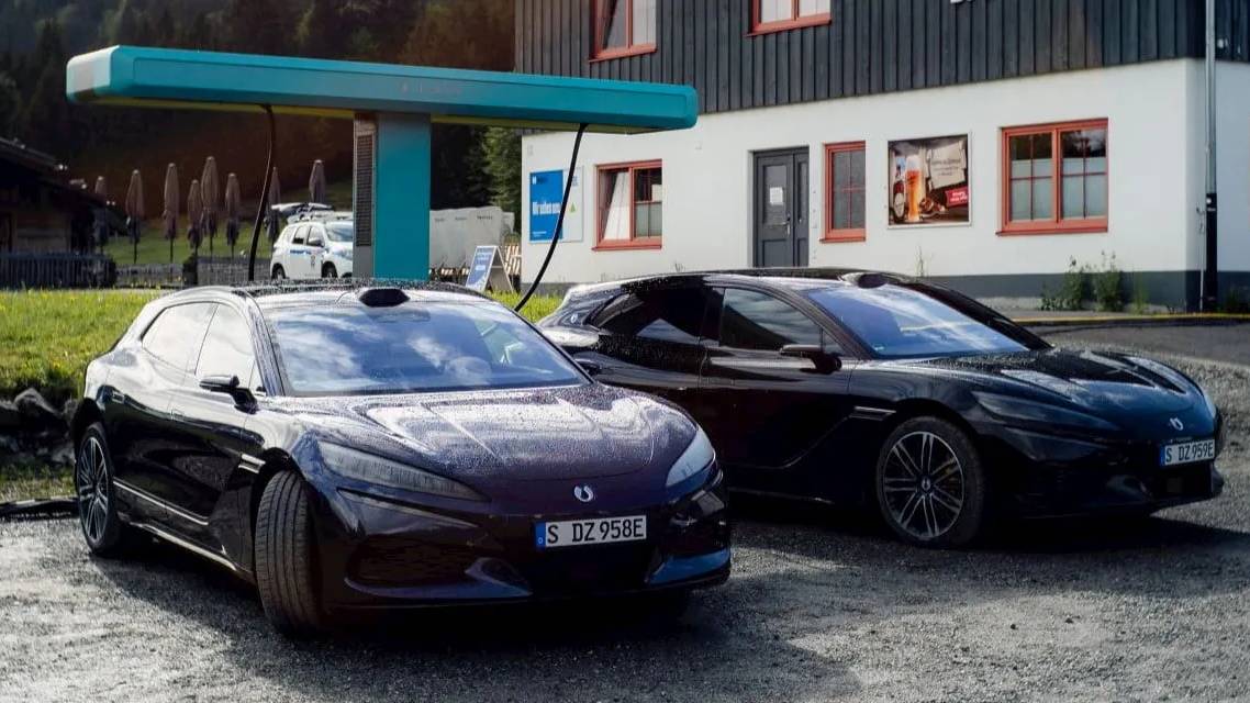 BYD Flash Charging Station der zweiten Generation: Die 1.500-kW-Anlage nutzt den CCS2-Standard und ist auf kompatible Fahrzeuge mit Blade Battery 2.0 ausgelegt.