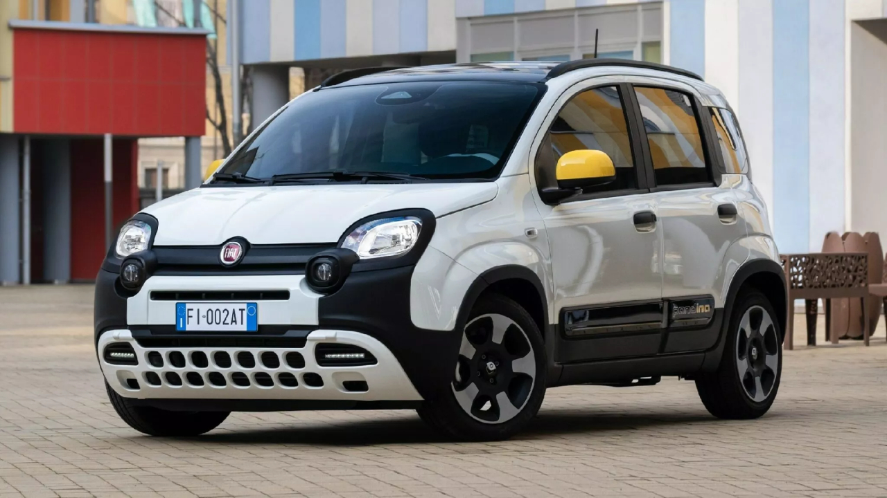 Der getarnte Prototyp der Fiat Pandina Tributo Autobianchi zeigt den namensgebenden Schriftzug an den hinteren Türen – die Basis bildet die Pandina Cross.