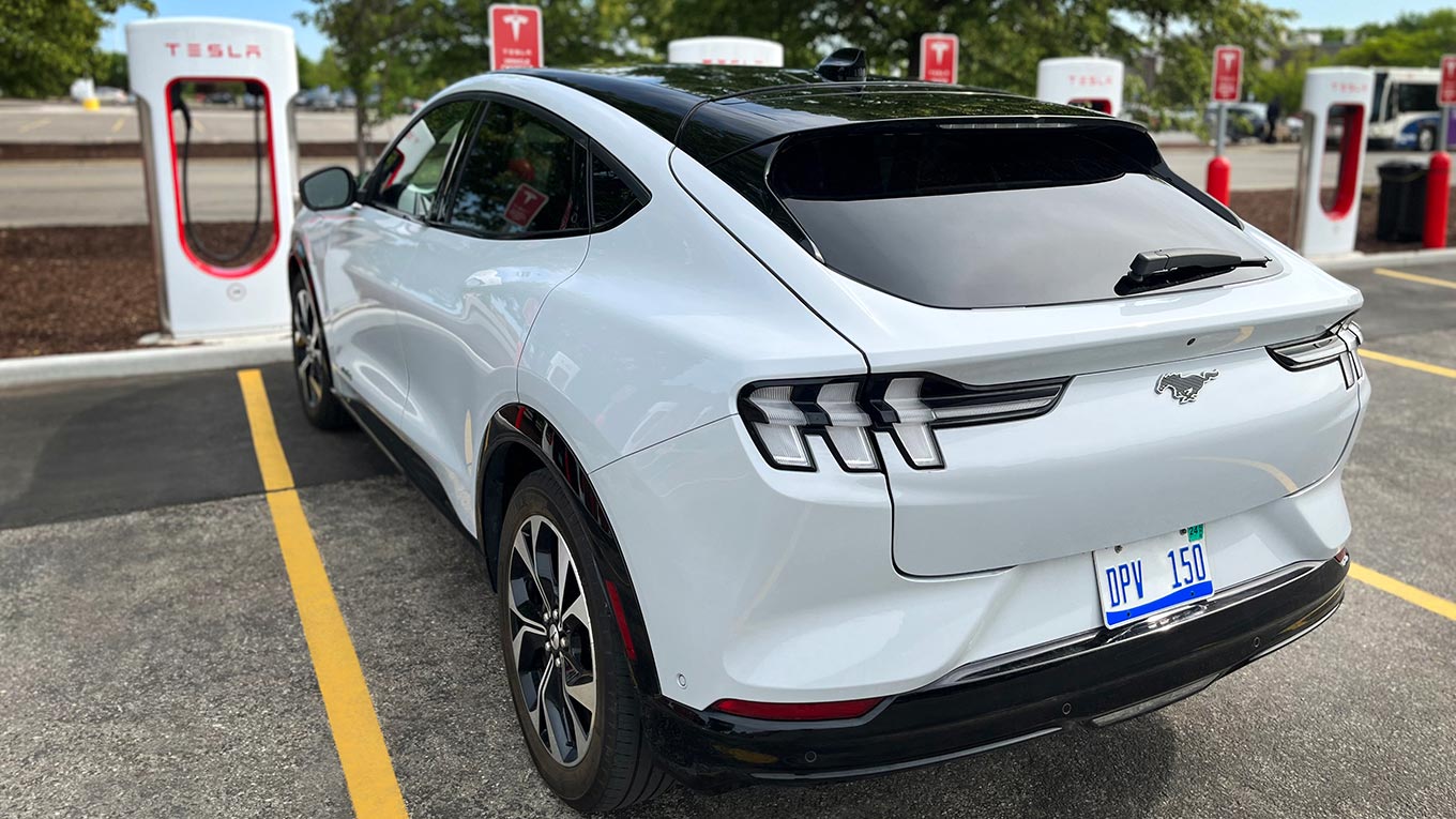 Ford EV-Kunden erhalten Zugang zu 12.000 Tesla Superchargern. Unternehmen fügt nordamerikanischen Standard-Ladeanschluss in zukünftige E-Fahrzeuge ein