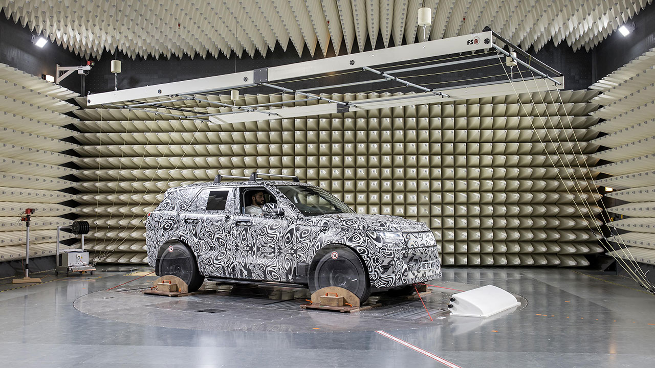 Jaguar Land Rover eröffnet ein Labor, um Autos auf elektrische und Funkstörungen zu testen