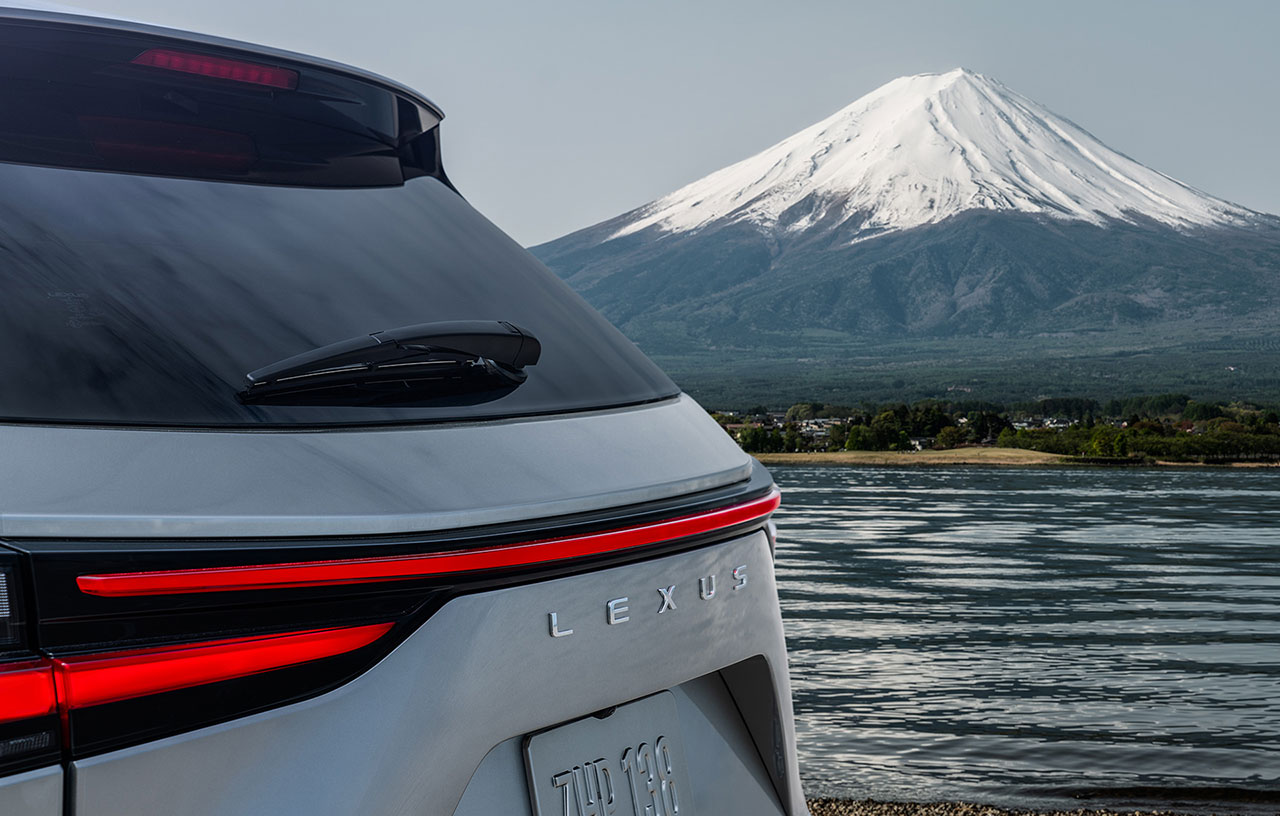 Lexus откажется от эмблемы на корме новых автомобилей