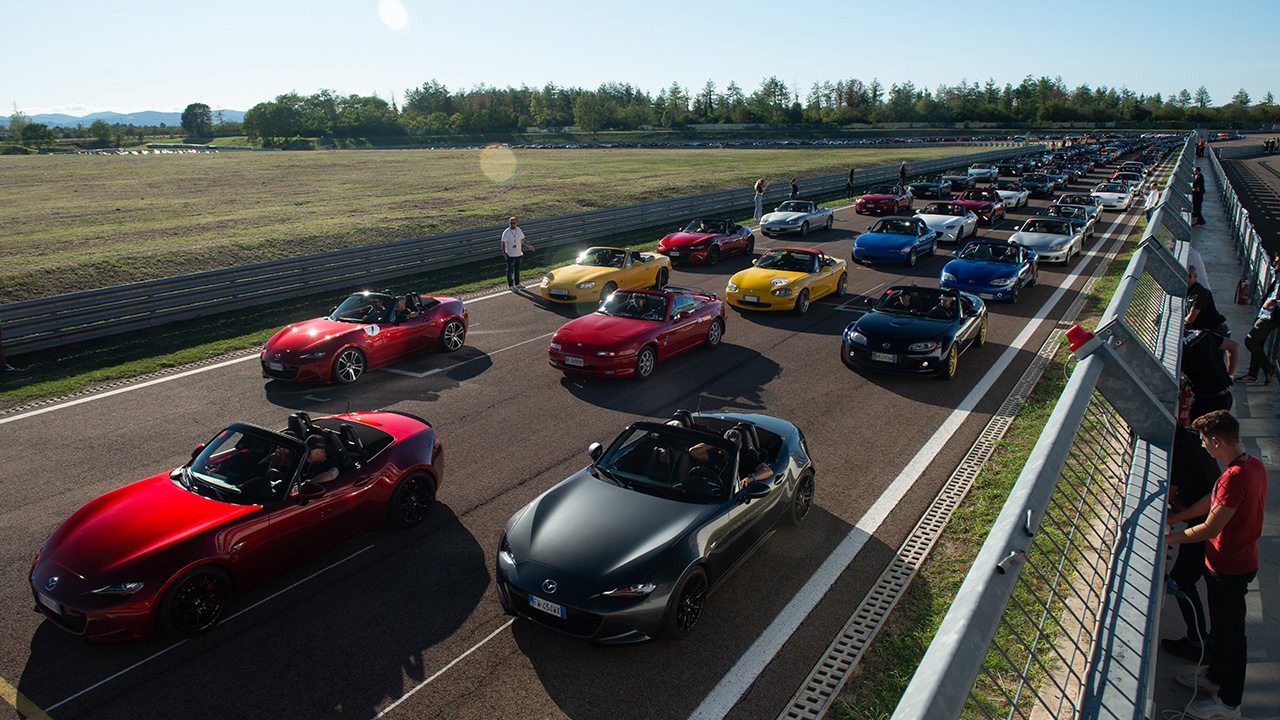 Mazda MX-5 Rally breaks Guinness worlds record for largest parade of Mazda cars in the world