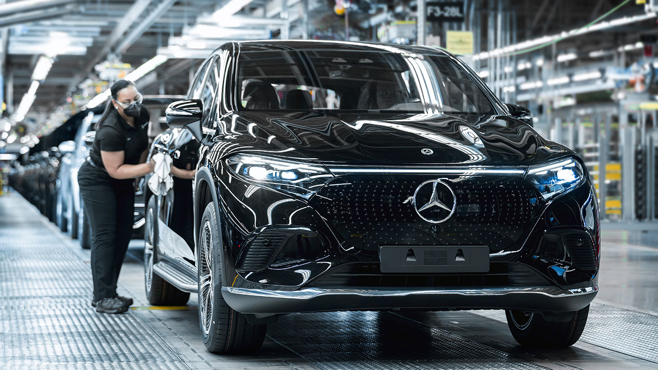 Mercedes-Benz начал выпускать электромобили в США