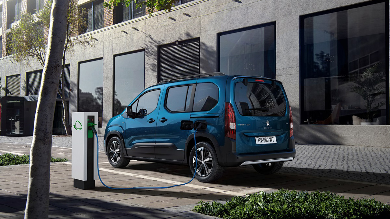 В Украине начнутся официальные продажи электрического минивэна Peugeot e-Rifter