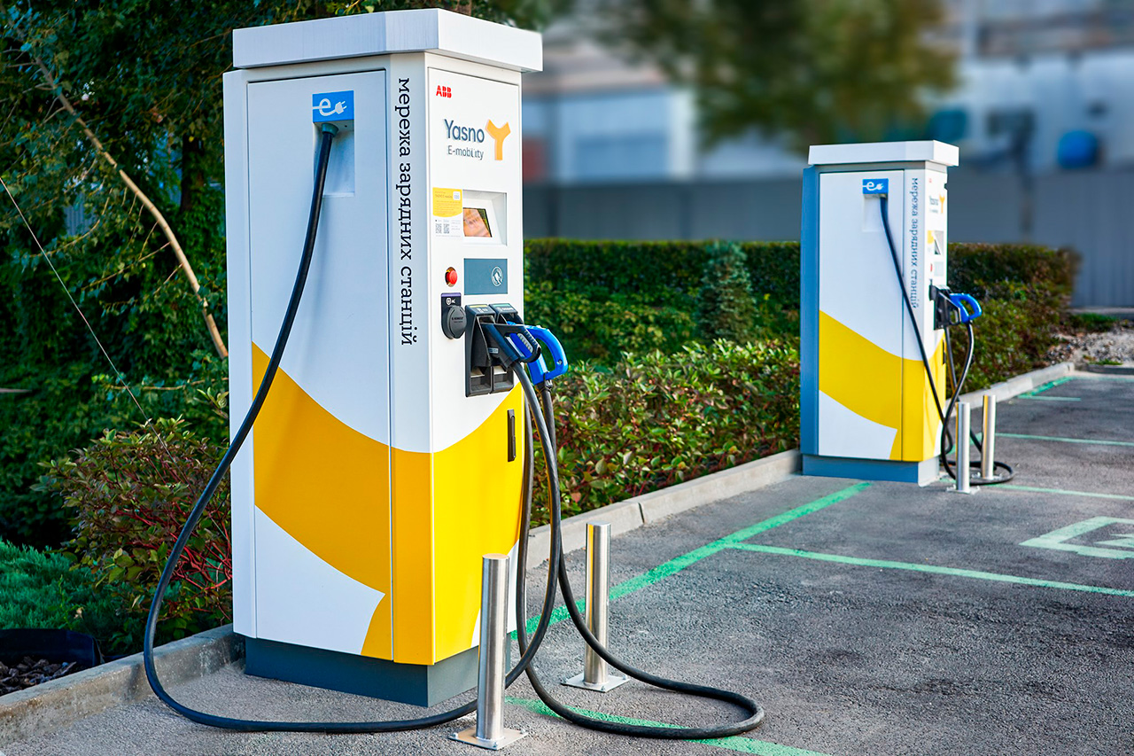 YASNO установила 8 зарядных станций для электромобилей на АЗС Shell