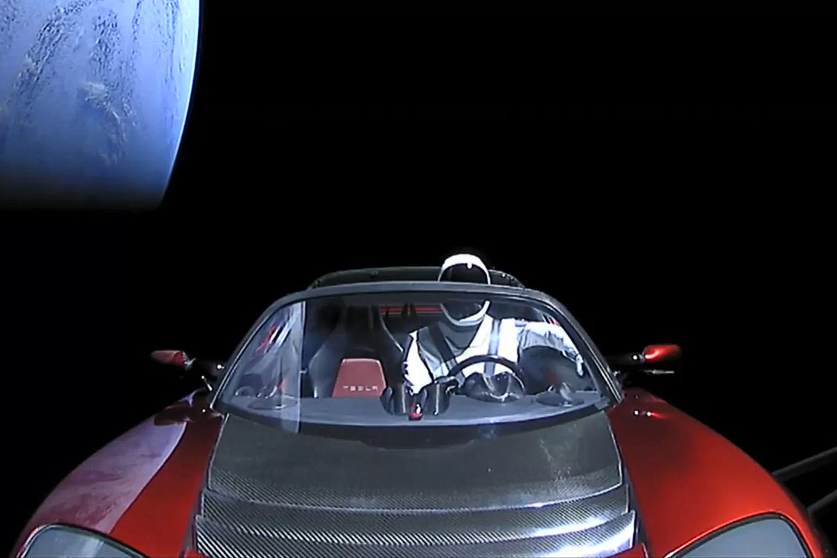 Tesla Roadster Илона Маска преодолел в космосе более трех миллиардов километров
