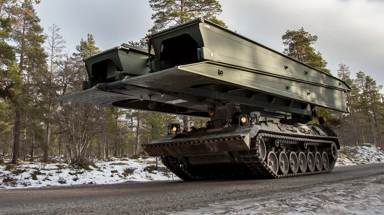 Un système de pont lancé par un véhicule blindé allemand repéré en Ukraine