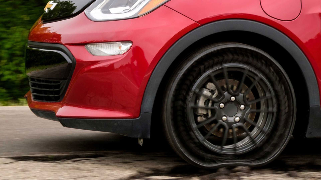 Новое поколение Chevrolet Bolt обуют в безвоздушные шины Michelin