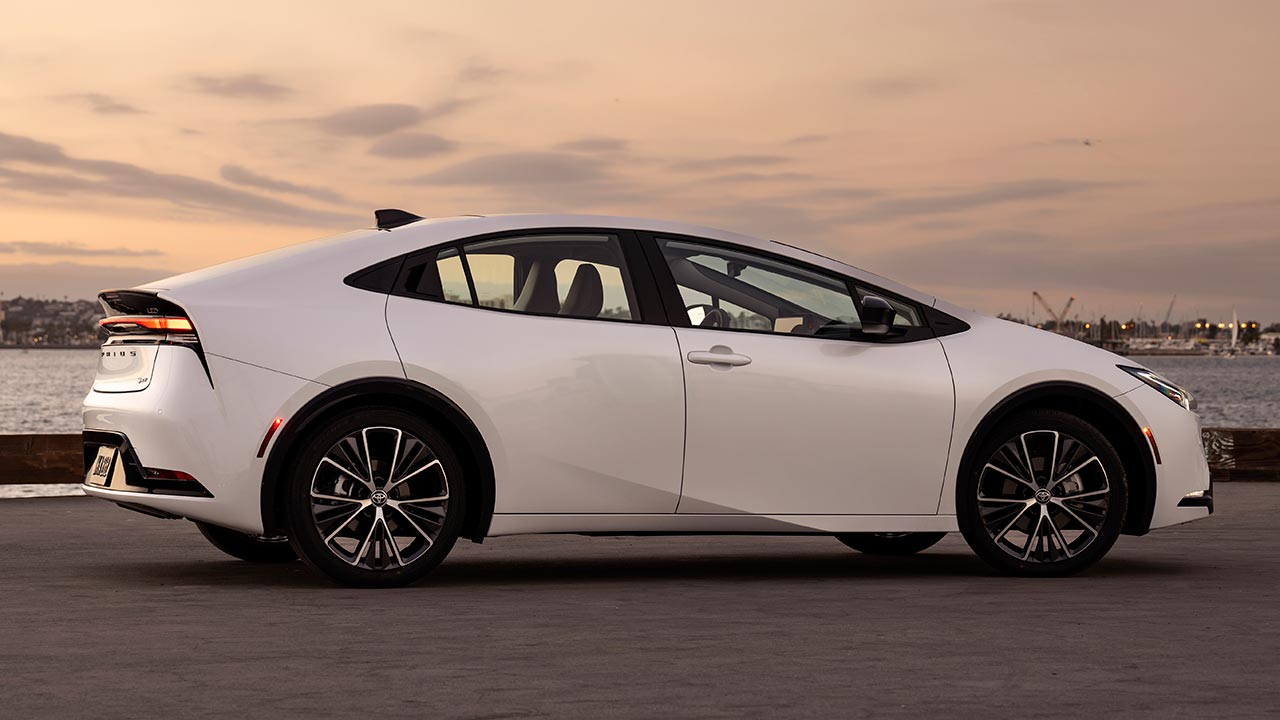 Le scientifique en chef de Toyota estime que le fait d'imposer les VE incitera les gens à conserver leur voiture à moteur à combustion interne