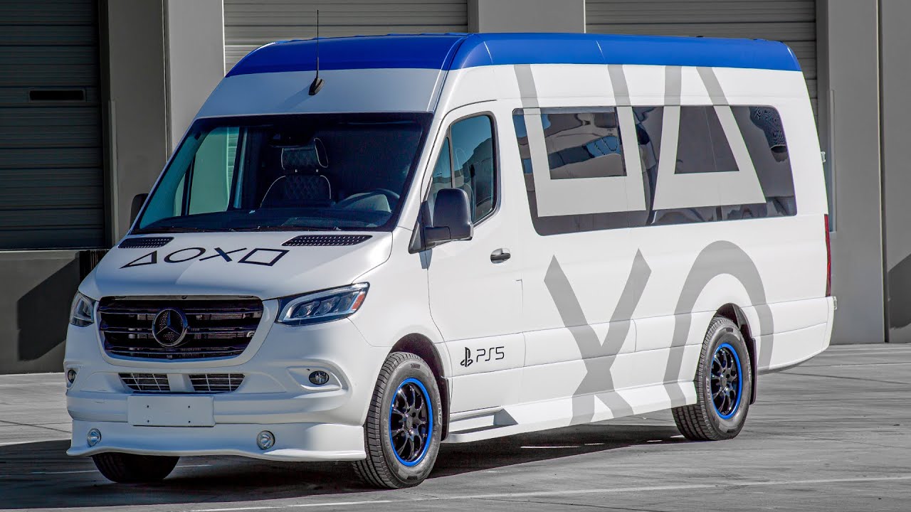 West Coast Customs baut eine mobile Videospiel-Lounge für Sony in einem Mercedes-Benz Sprinter Van