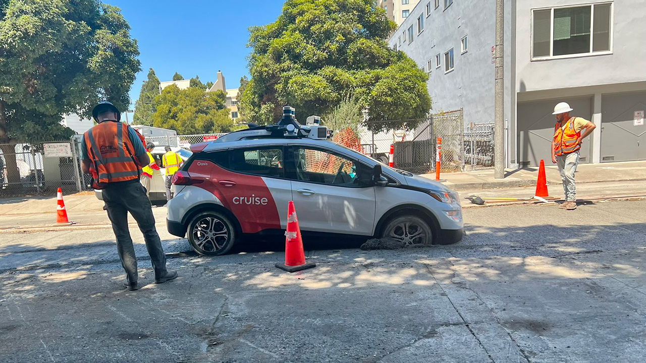 Cruise robotaxi stuck in cement