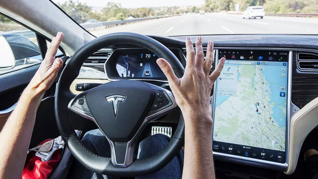 Німецький суд зобов'язав Tesla виплатити 99 тисяч євро власниці Model X через несправний «Автопілот»