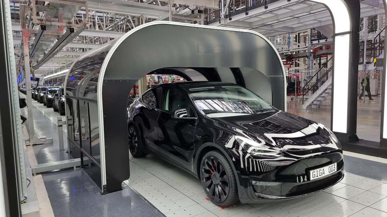 Немецкий завод Tesla Gigafactory начинает производство Model Y с аккумуляторной батареей китайской BYD
