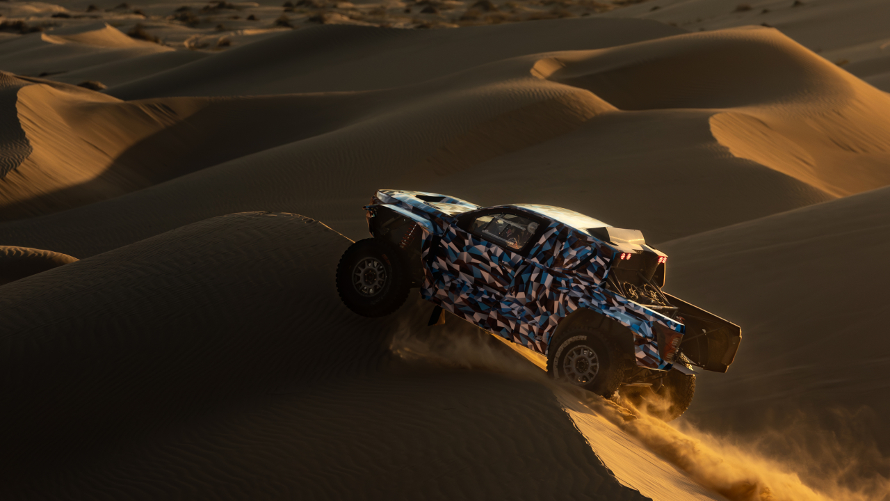 Der DKR GR FC Hilux von Toyota GAZOO Racing: Basis ist der bewährte Dakar-Rennwagen, der Verbrennungsmotor wurde durch eine Brennstoffzellen-Antriebseinheit ersetzt.