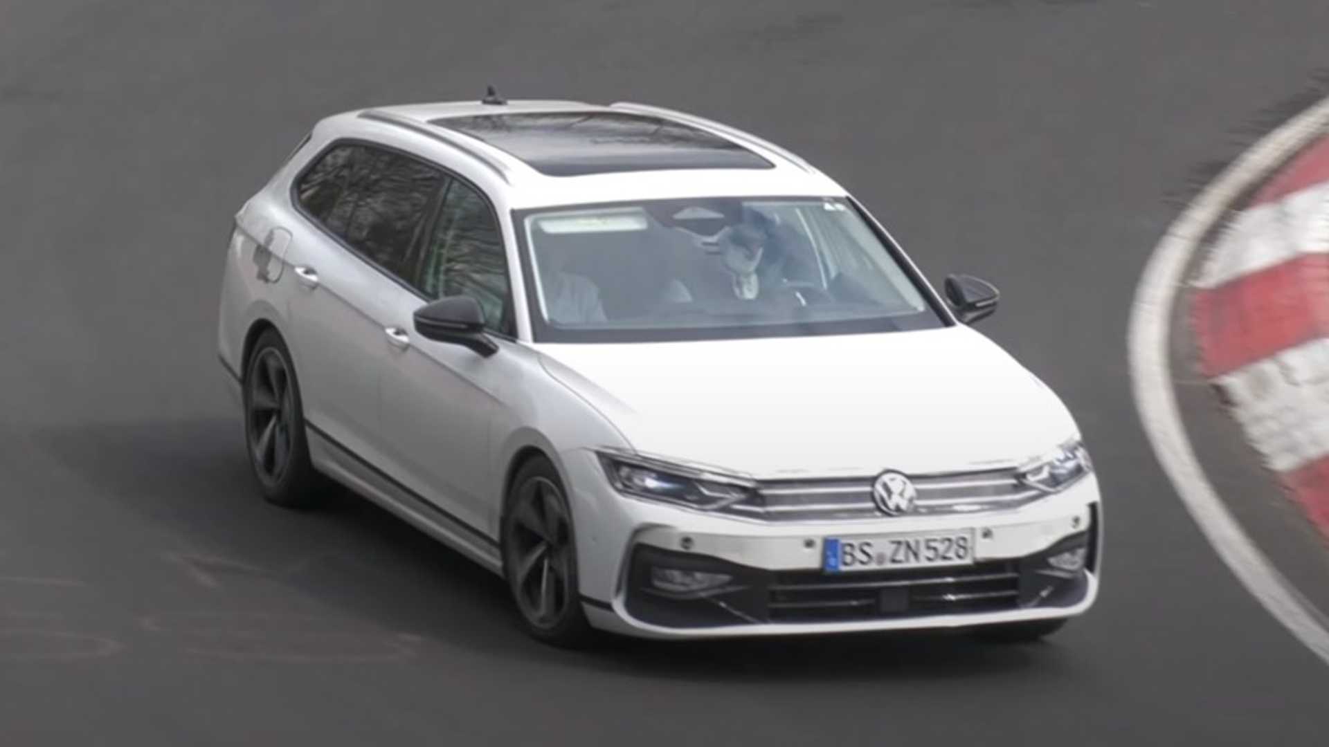 Le prototype de la nouvelle VW Passat retourne au Nurburgring pour les derniers tests avant son lancement